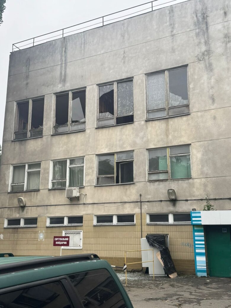 В Киеве повреждены три медучреждения