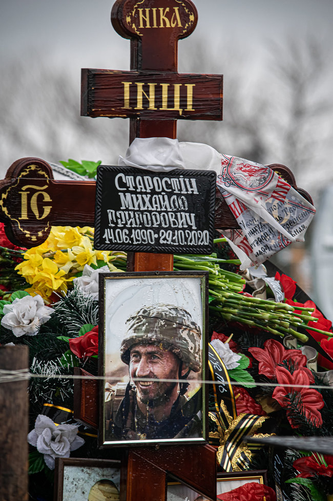 Меморіальну дошку морпіху 36-ї ОБрМП Михайлу Старостіну відкрили на Херсонщині 18