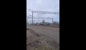 Украинцы Мелитополя проклятиями встречают бронепоезд железнодорожных войск РФ. ВИДЕО