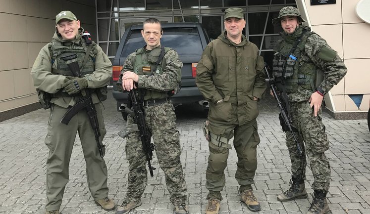 Терорист Прилєпін зі своїми людьми живе в Донецьку в готелі "Прага". Московським мародерам потрібні джакузі з басейнами, - Казанський. ФОТО