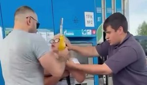 Russians got into fight over petrol at petrol station: woman was forcibly restrained to prevent her from filling jerrycan. VIDEO