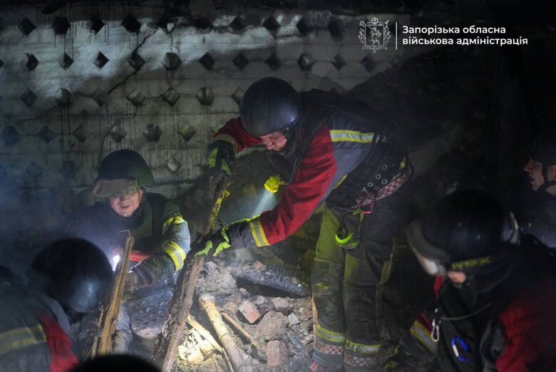 Рятувальники на місці російського удару