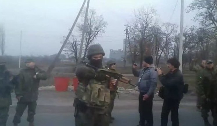 Протистояння поліції і блокадників на чолі з нардепом Пастухом у Костянтинівці. ВІДЕО