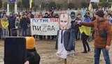 Мешканці Мелітополя спалили опудало Путіна. ВIДЕО