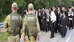 Хасиди прибули в ПП "Дольськ" на Волині в надії перетнути кордон: "Ми поважаємо ваші традиції, але цього року ви не зможете потрапити в Умань". ВIДЕО