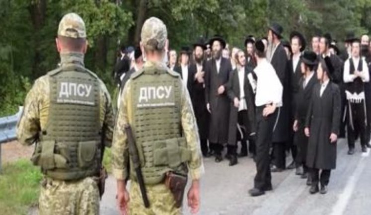 Хасиди прибули в ПП "Дольськ" на Волині в надії перетнути кордон: "Ми поважаємо ваші традиції, але цього року ви не зможете потрапити в Умань". ВIДЕО