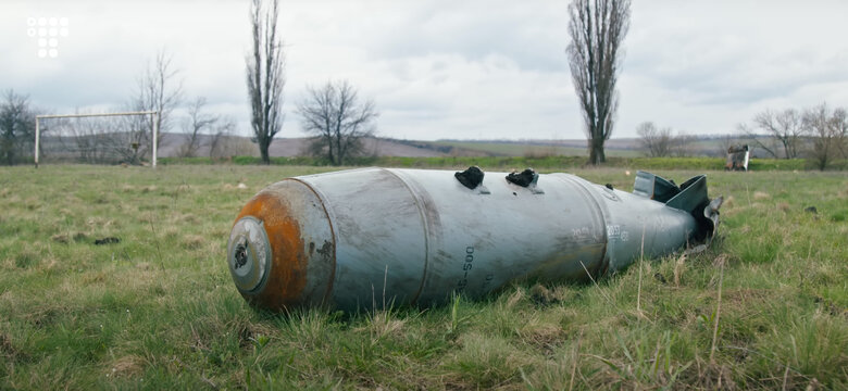 Russians dropped 500-kilogram aerial bomb on village of Fedorivka in Donetsk region. Bomb did not explode. 01