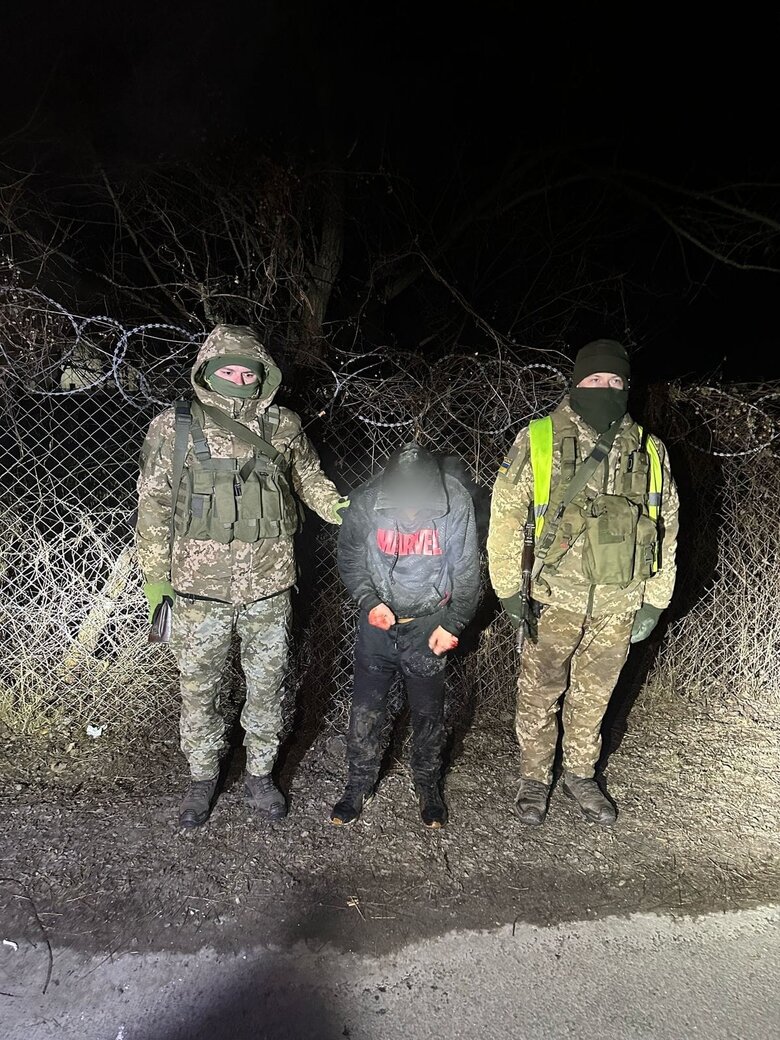 Прикордонники врятували нелегала, який тонув у Тисі на шляху до Румунії