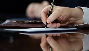 Генштаб закупил подарочные ручки Parker по 8 760 гривен за штуку. ФОТО