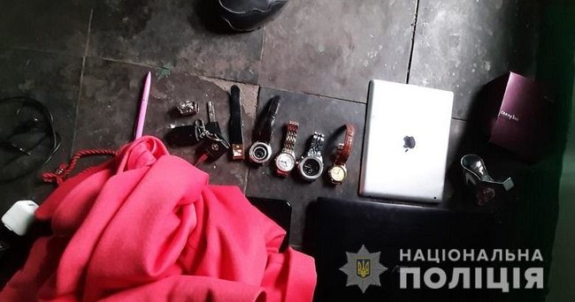 Киевские полицейские задержали двух домушников-альпинистов на Троещине 01