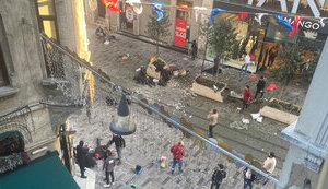 На популярной пешеходной улице Стамбула раздался взрыв, есть погибшие. МИД проверяет, есть ли среди пострадавших украинцы. ВИДЕО+ФОТОрепортаж