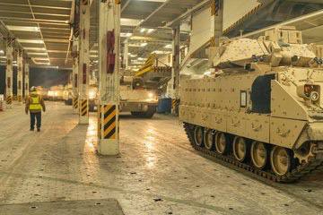 США отправили в Украину 60 БМП Bradley 04