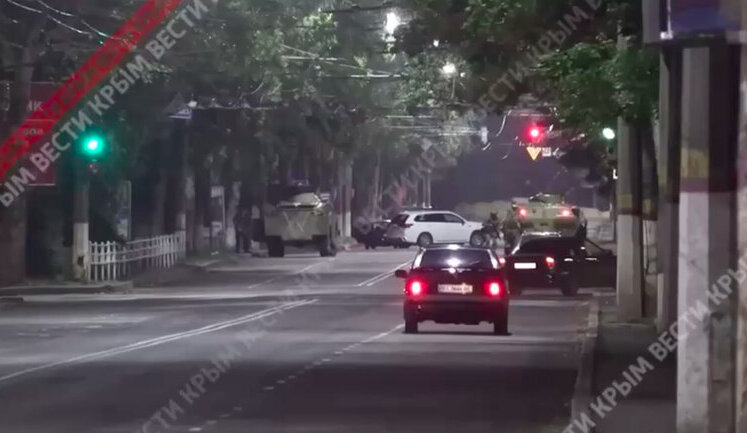 Кадирівці проти вагнерівців: в центрі Херсона сталася стрілянина. ВIДЕО