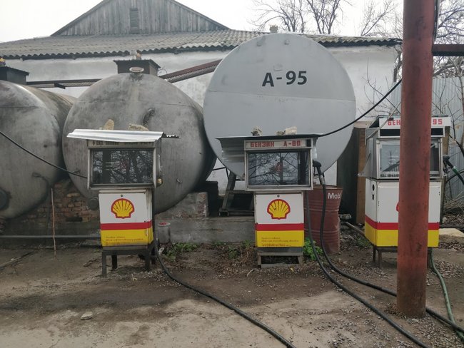 Податківці зупинили в Миколаєві нелегальну торгівлю пальним 02