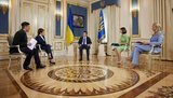 Советник главы ОП Подоляк заявил, что на интервью Зеленского приглашали журналистов "Суспільного". На телеканале это отрицают
