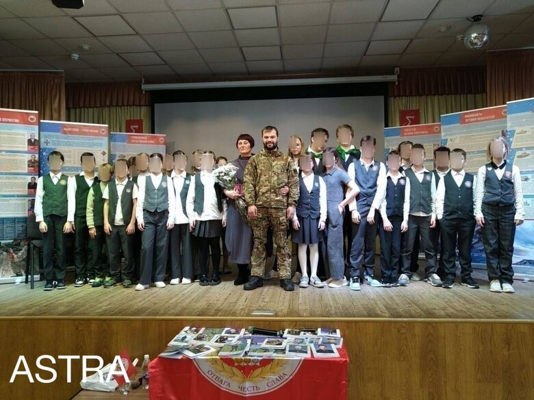 Помилуваного Путіним педофіла Микиту Сем'янова запрошують до шкіл як 