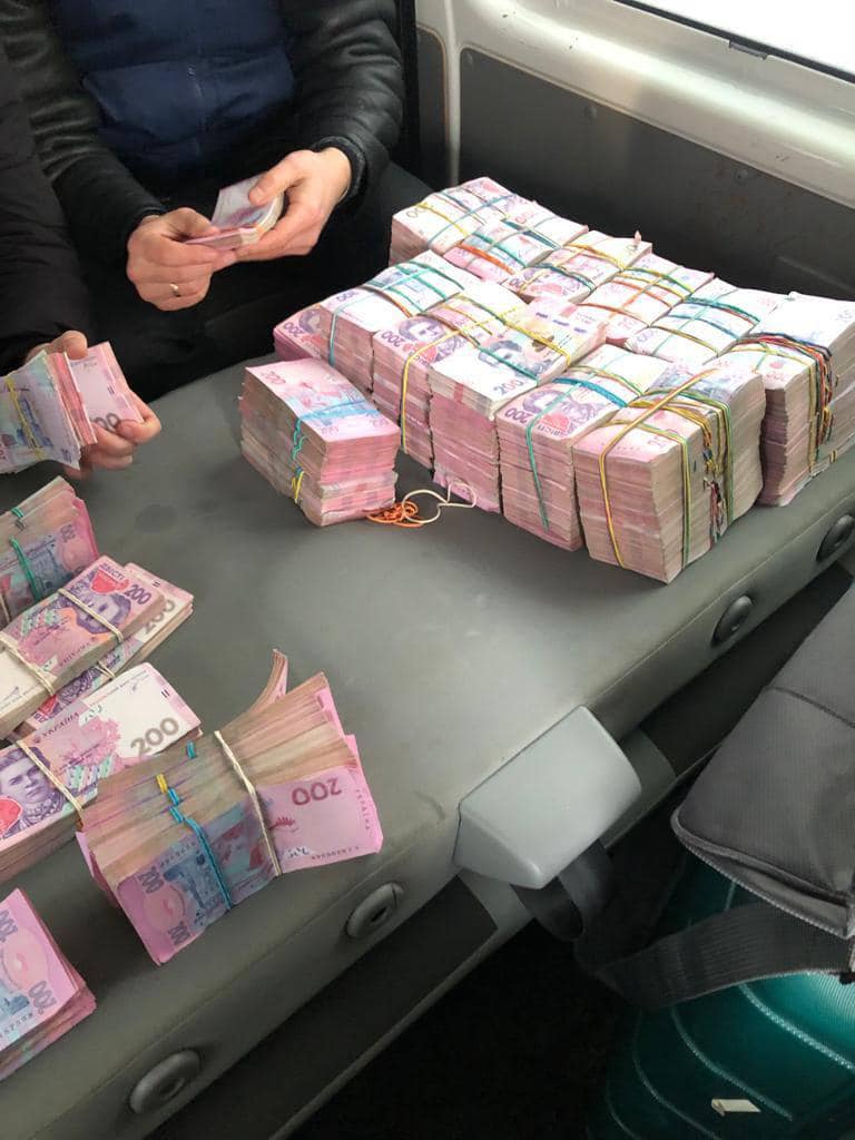 Правоохранители выявили многомиллионную схему легализации похищенных на оккупированных территориях наличных денег 04
