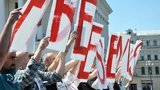 Украинцы во Франции просят Макрона вмешаться в вопрос освобождения Сенцова. ВИДЕО