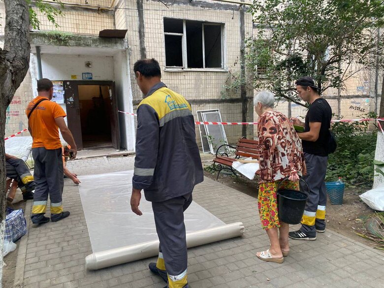 Понад 40 будівель понівечено внаслідок обстрілу Одеси 01