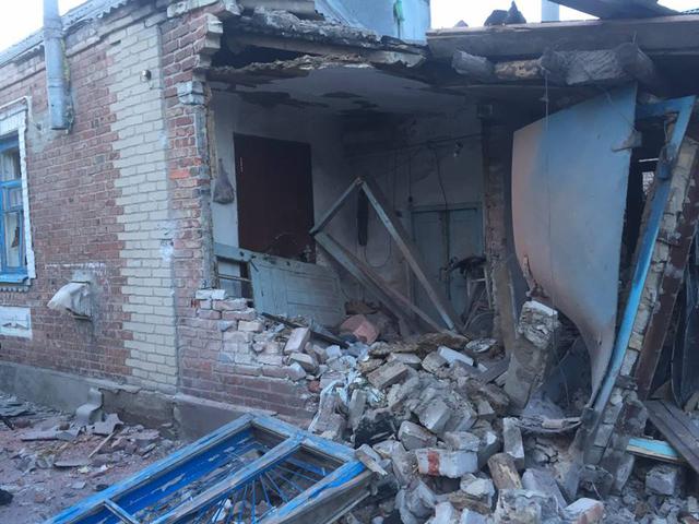 Последствия сегодняшнего обстрела боевиками жилых кварталов Авдеевки 05