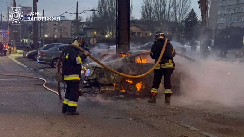 Рятувальники на місці російського удару по Запоріжжю