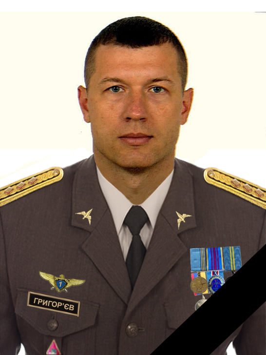 У Бродах на Львівщині попрощалися із трьома авіаторами 16-ї бригади, які в перші дні війни загинули на Київщині 01