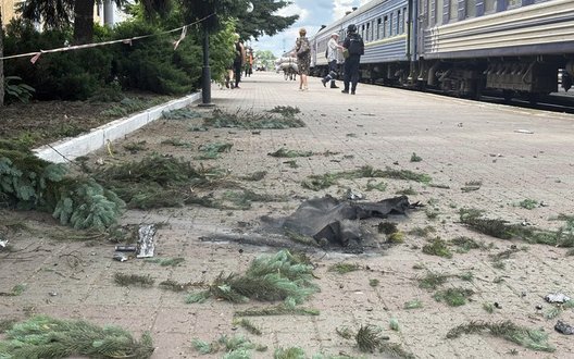 У Сумах уламки російського дрона впали на залізнич
