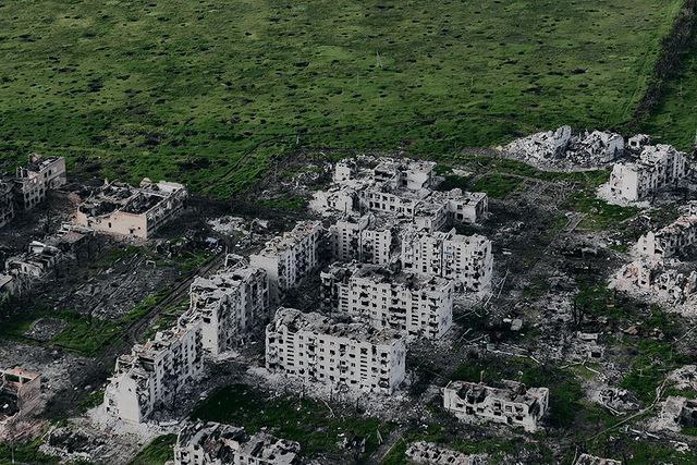 City that no longer exists: photographers showed destroyed Mariinka 04