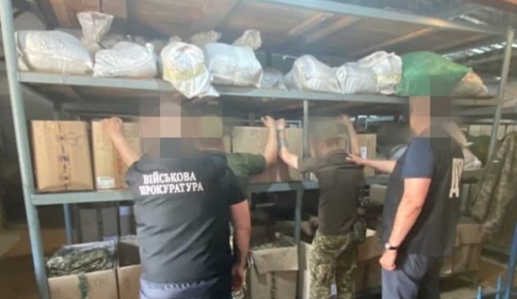 Двое военнослужащих 55-й ОАБр крали со склада и продавали военное имущество, - прокуратура. ФОТО