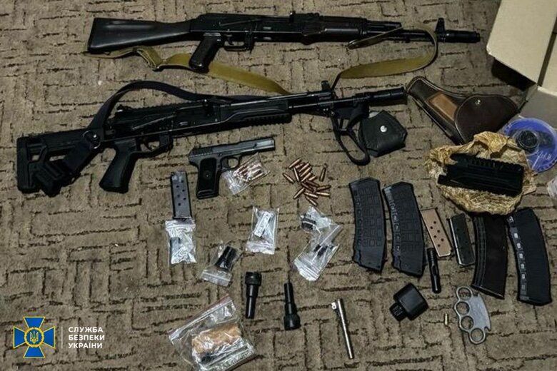 СБУ затримала "чорних зброярів", які продавали зброю криміналітету