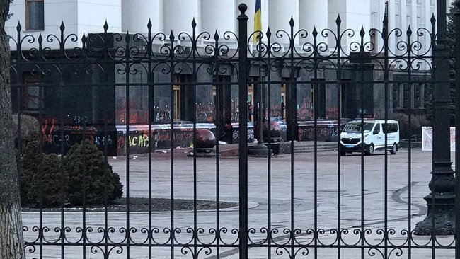 Правоохранители проводят следственные действия у здания Офиса президента, - СМИ 01