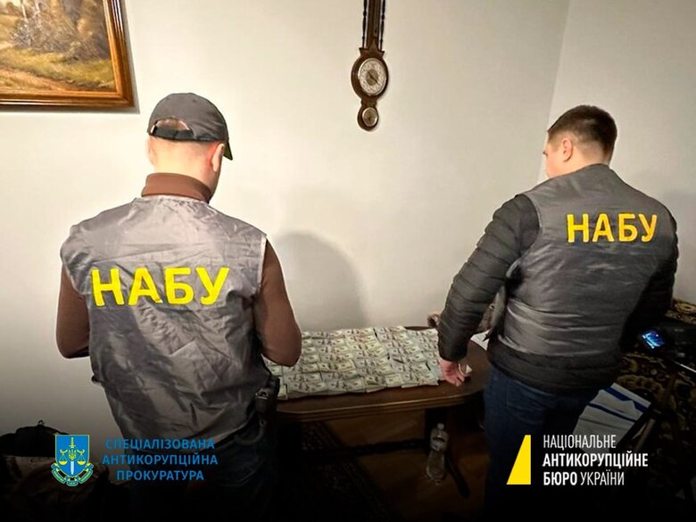 В.о. міністра розвитку громад Лозинський та інші посадовці уклали договори про закупівлі за завищеною на майже 280 млн грн вартістю, - НАБУ 03