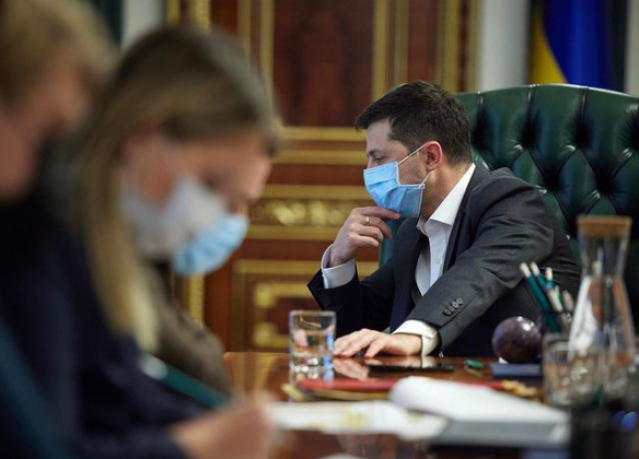 Понеділок. Ранок. Банкова: Зеленский проиллюстрировал старым фото пост о своем первом рабочем дне в новом году 02 Понеділок. Ранок. Банкова: Зеленский проиллюстрировал старым фото пост о своем первом рабочем дне в новом году 02