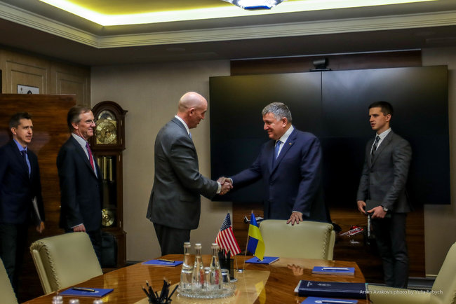 Аваков провел встречу с заместителем Госсекретаря США Эндрюсом 01