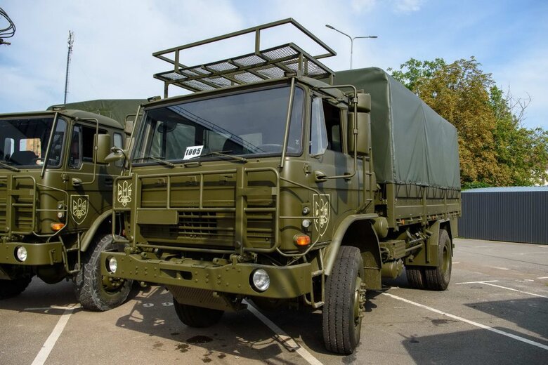 Десантники и артиллеристы на фронте получат тягачи, передвижные автомастерские и банно-прачечные комплексы 02