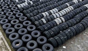 Фронтові бригади отримали дев’ять сотень зимових шин для важкої техніки. ФОТО