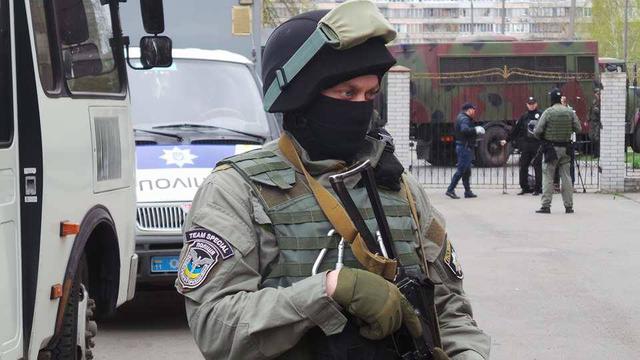 Торнадовцев доставили в Оболонский райсуд Киева 03 Торнадовцев доставили в Оболонский райсуд Киева 03