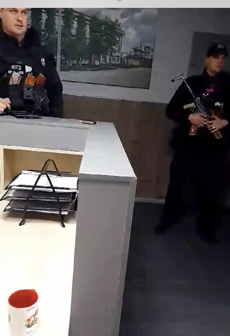 маски-шоу в компанії Пожмашина
