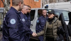 Французские эксперты-криминалисты прибыли в Бучу. Они приехали с ДНК-лабораторией и необходимым оборудованием - Офис ГПУ. ФОТОрепортаж