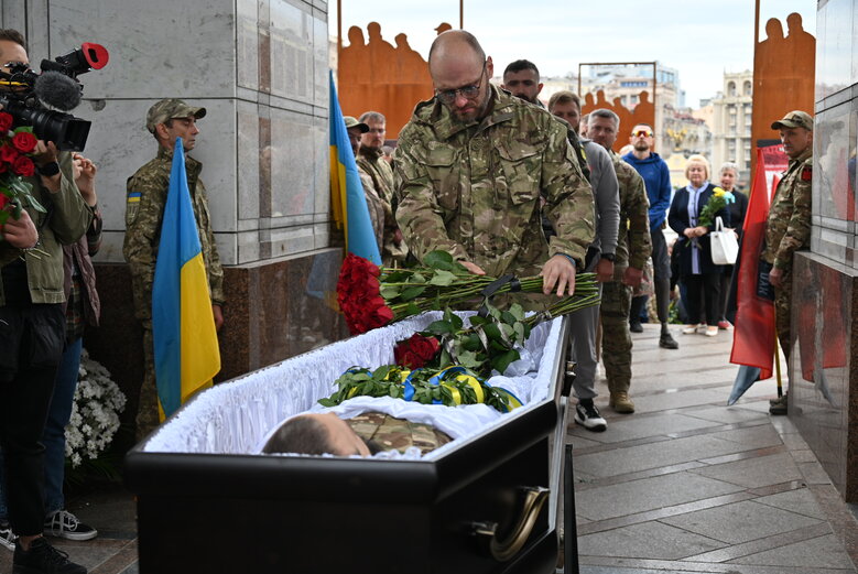 У Києві попрощалися з командиром роти стрілецького батальйону Олександром Пастухом (Добрим), який загинув у бою проти рашистів на Луганщині 43