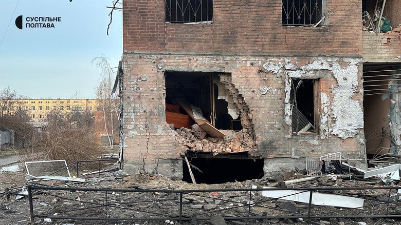 Унаслідок атаки на Полтавщині пошкоджено житлові будинки та готель, виникли пожежі.