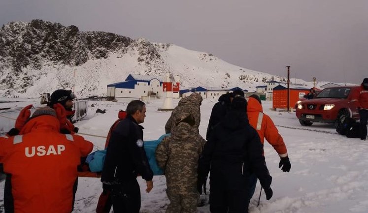 Українського біолога Весельського евакуювали зі станції "Академік Вернадський" в Антарктиді через апендицит, - керівник НАНЦ Дикий. ФОТОрепортаж