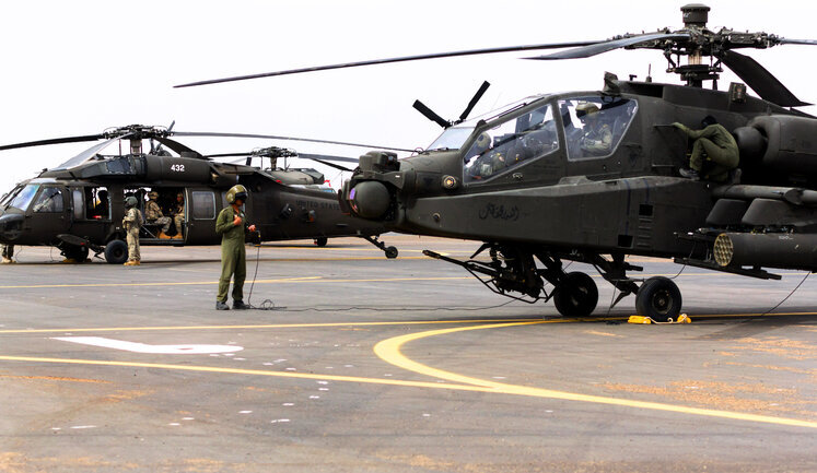 Україна запросила у США вертольоти Apache і Black Hawk, винищувачі F-18, літаки Globemaster, а також складні системи ППО THAAD, - Reuters