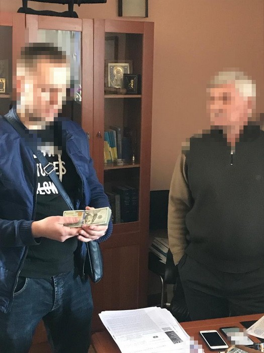 Судья задержан на взятке 2,5 тыс. долл. в Одессе, - СБУ 03