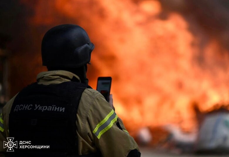 Наслідки удару по складу в Херсоні
