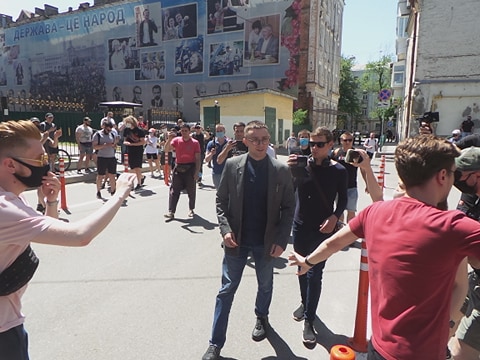 Активисты пришли под главк СБУ поддержать Стерненко: Будет жарко, будет гореть. Очень ху#во будет, если Сергея закроют 09