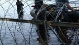 "Хозяева воды" на Днепре: районный прокурор отобрал у людей часть берега и "защитился" противопехотным забором-капканом. ВИДЕО