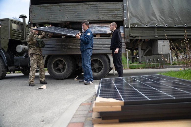 Musk sends Tesla Powerwall energy saving systems to Ukraine 01