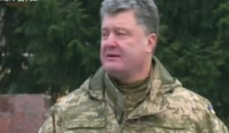 Я ненавиджу воювати з Росією, але як головнокомандувач я повинен захищати Україну, - Порошенко