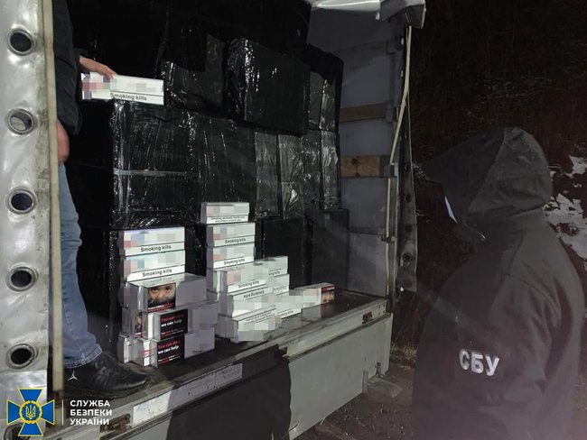Припинено діяльність транснаціонального угруповання з контрабанди сигарет в ЄС. Перевіряється причетність чиновників Держприкордонслужби та митників, - СБУ 02